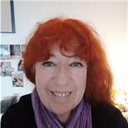je donne des cours particuliers en tele travail ou chez l'habitant, peinture, dessin, ecriture scenaris, techniques thestre, marionnettes, j'ai travaillé douze ans en atelier d'art, pour enseigner.